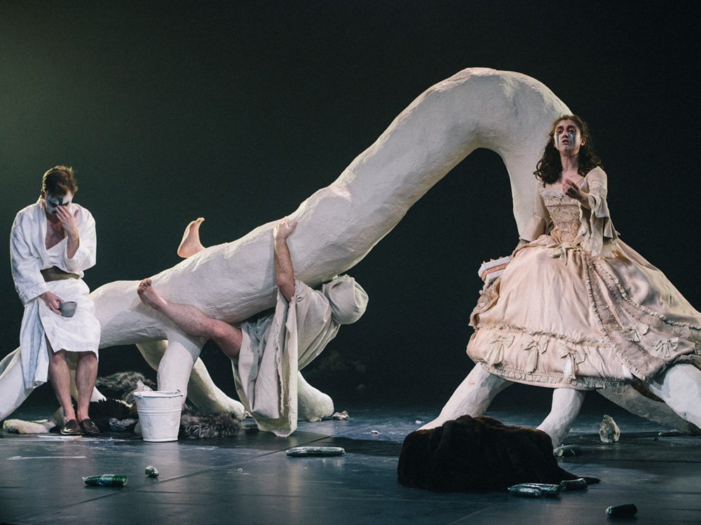 Kaspar Hauser oder die Ausgestoßenen könnten jeden Augenblick angreifen! © Schauspielhaus Wien, Matthias Heschl