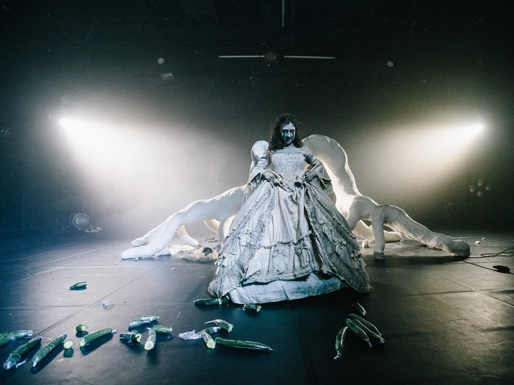Kaspar Hauser oder die Ausgestoßenen könnten jeden Augenblick angreifen! © Schauspielhaus Wien, Matthias Heschl
