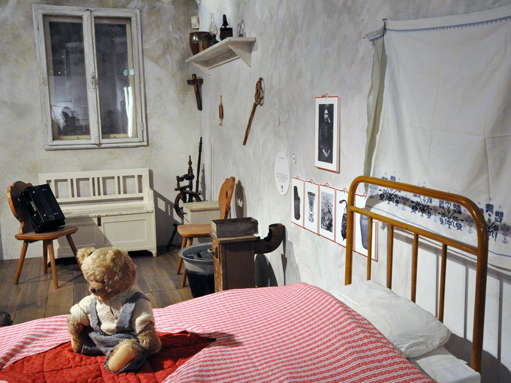 2018 LE(O)BENSBILDER – LE(O)BENSSPUREN - Kunsthalle Leoben © Winter Artservice