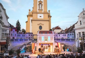 2022 – Festspiele Stockerau – Der Floh im Ohr © Markus Spitzauer